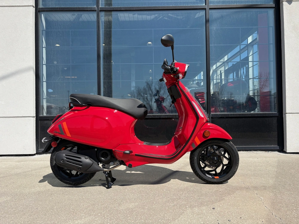 2025 Vespa Sprint 50 alt