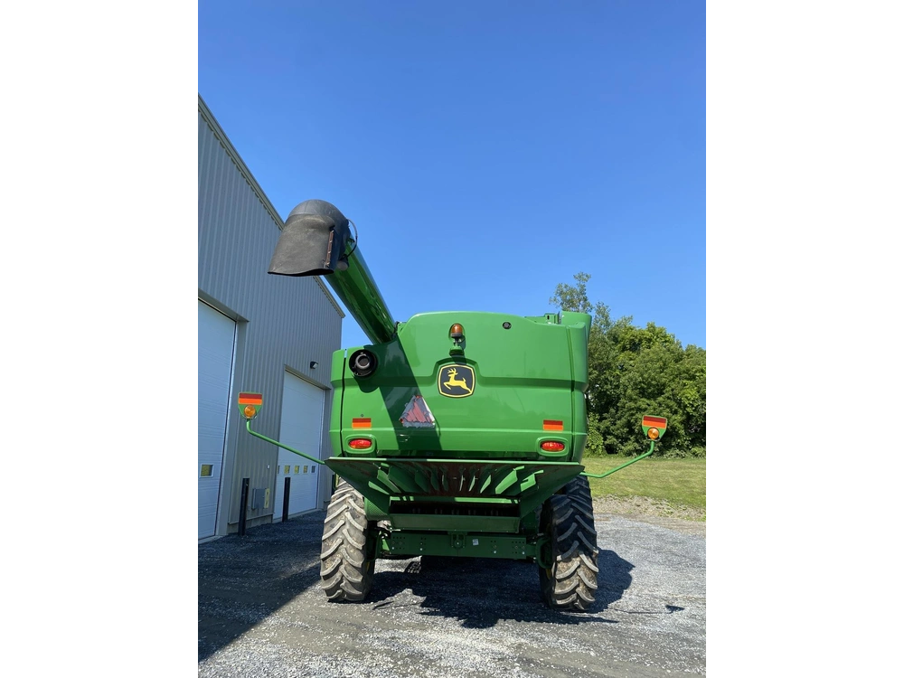 2015 John Deere S670 alt