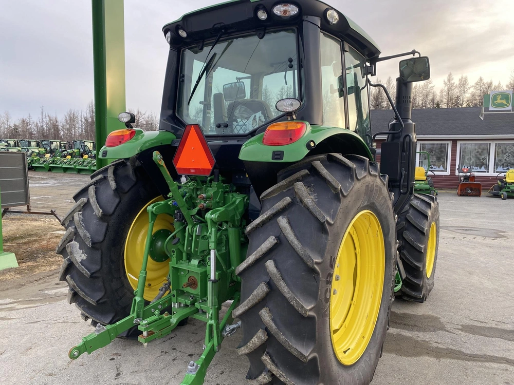 2022 John Deere 6120m alt