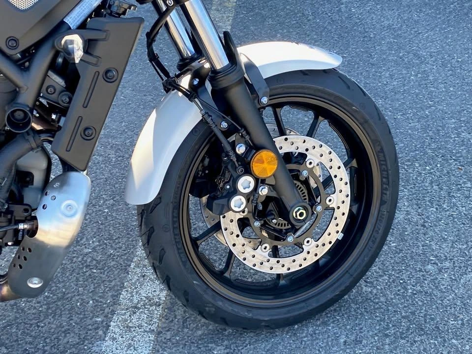 2025 Yamaha Xsr700 Rabais De 2,000$ alt