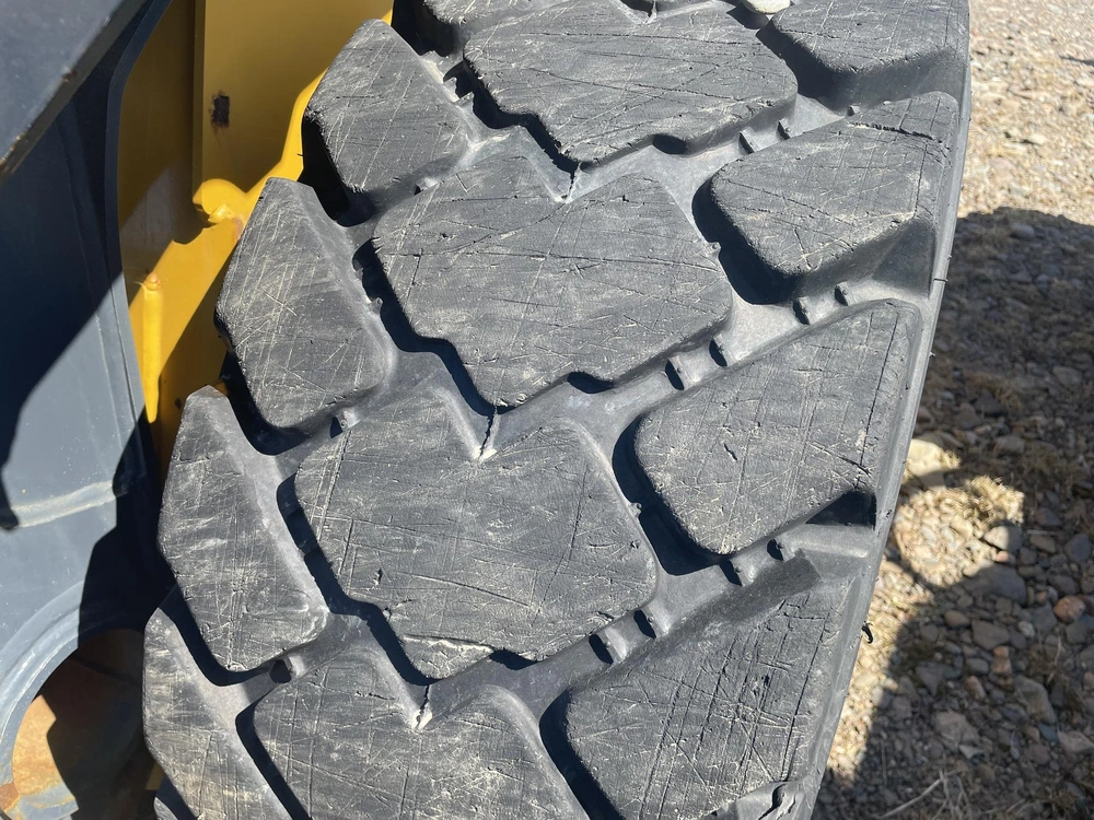John Deere 332g 2023 alt