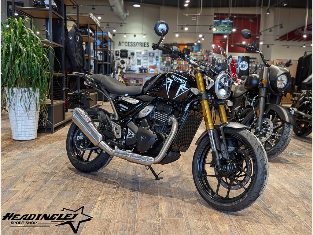 2026 Triumph Speed 400 // Phantom Black/Storm Grey w/ Windscreen, Rad Guard and Luggage Rack
