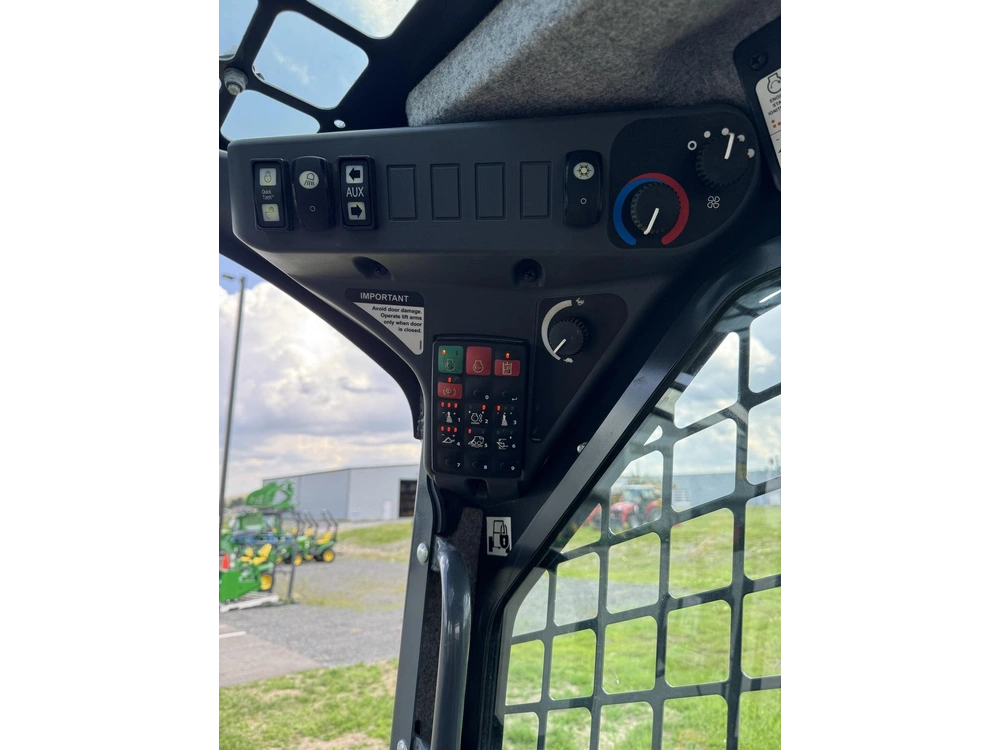 John Deere 332g 2023 alt