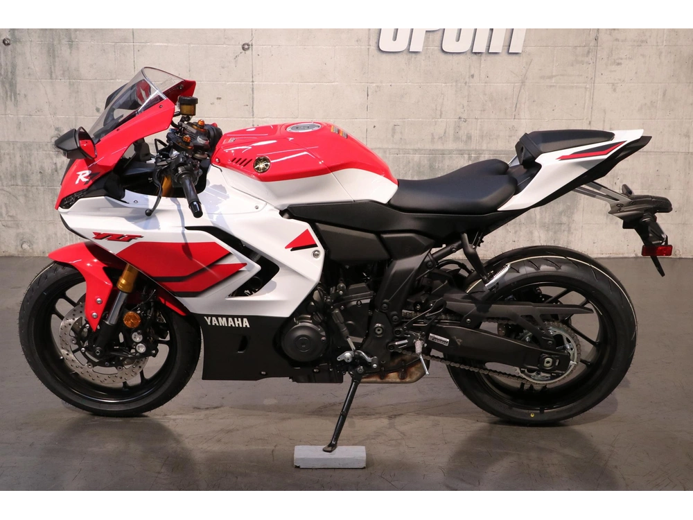 2026 Yamaha Yzf-r7 70e Anniversaire alt