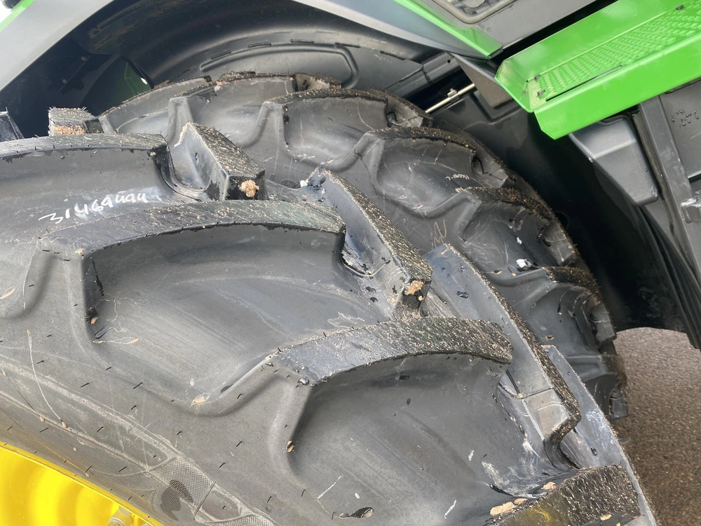 2023 John Deere 7r 210 alt