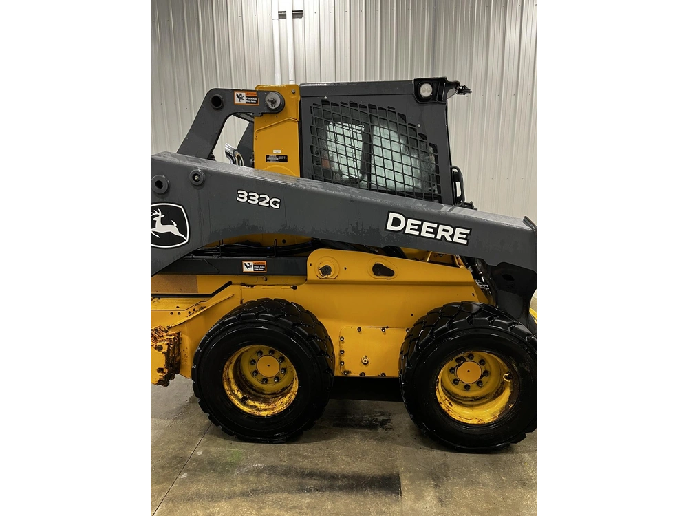 John Deere 332g 2023 alt