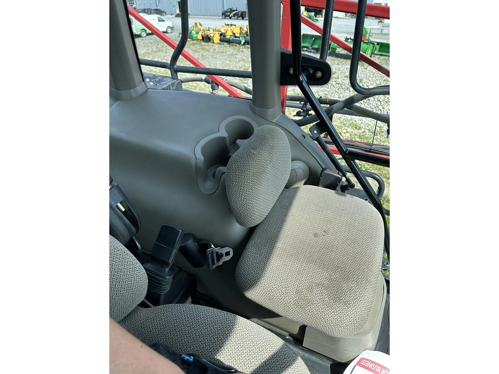 Case Ih Patriot 3330 2011 alt
