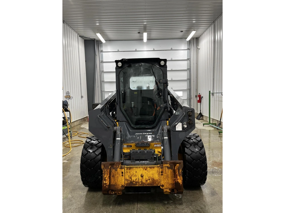 John Deere 332g 2023 alt