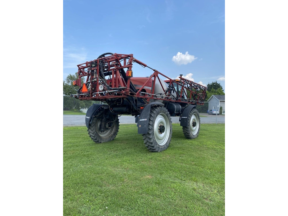 Case Ih Patriot 3330 2011 alt