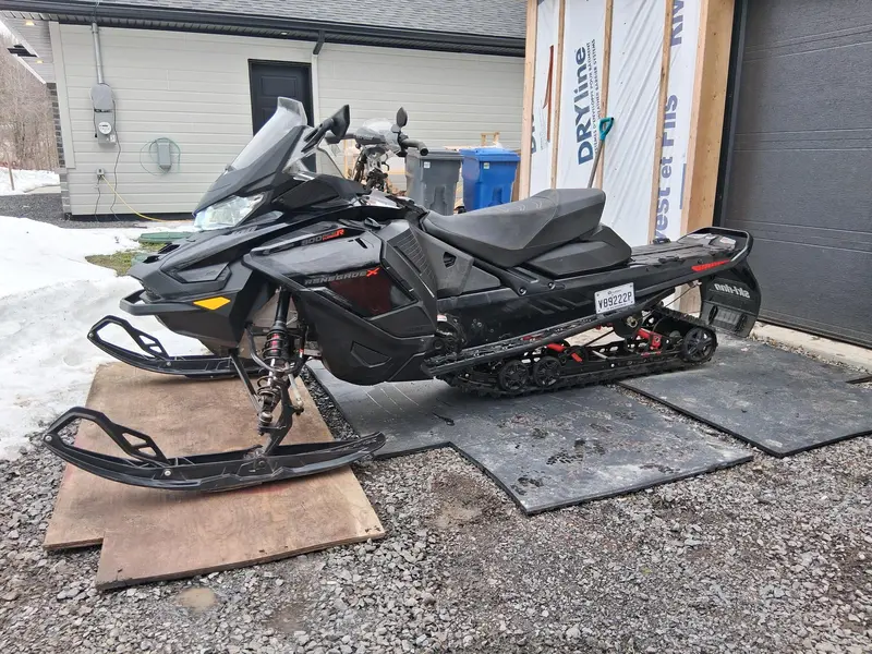 2022 Ski-Doo renegade x 900 turbo r