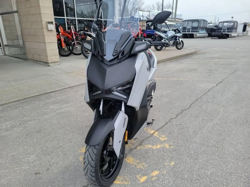 2023 Yamaha Xmax 300 alt