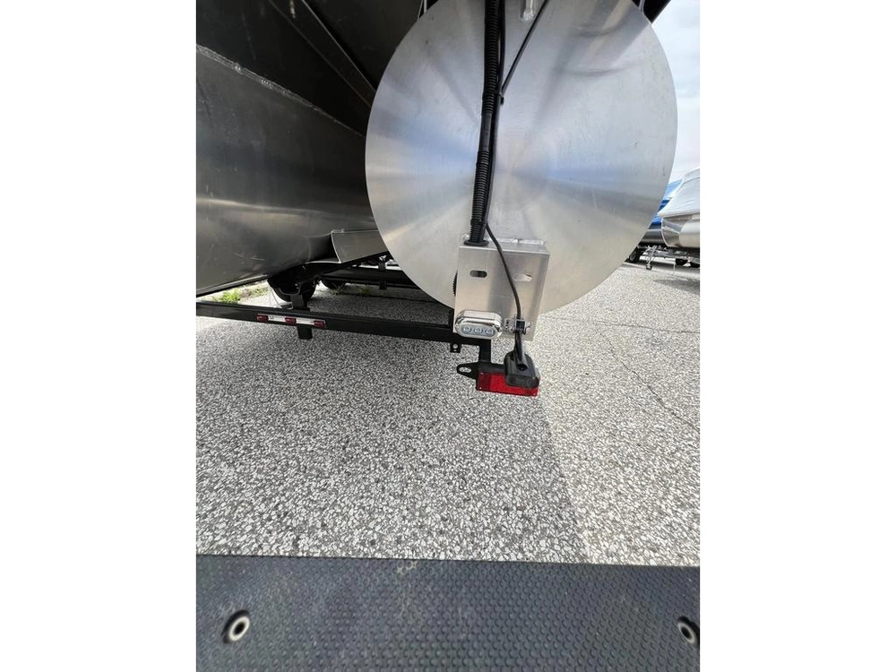 2022 Godfrey Marine Mc235rl alt