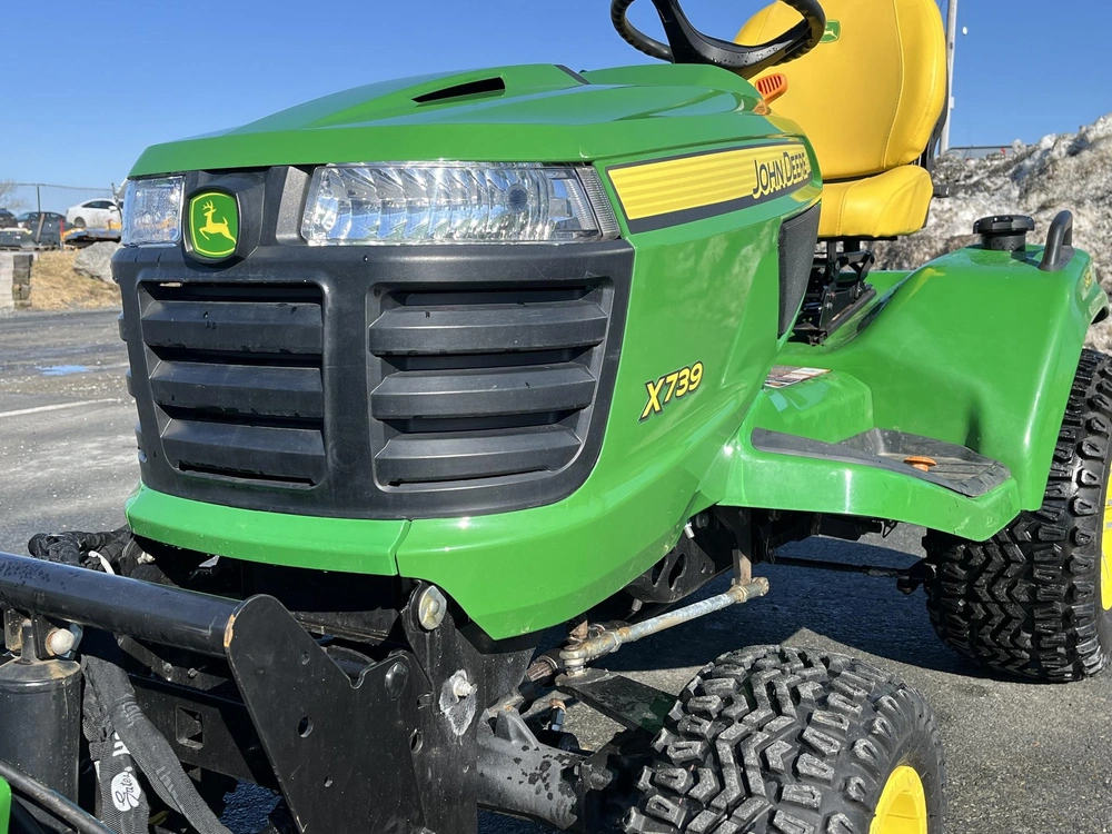 2021 John Deere X739 alt