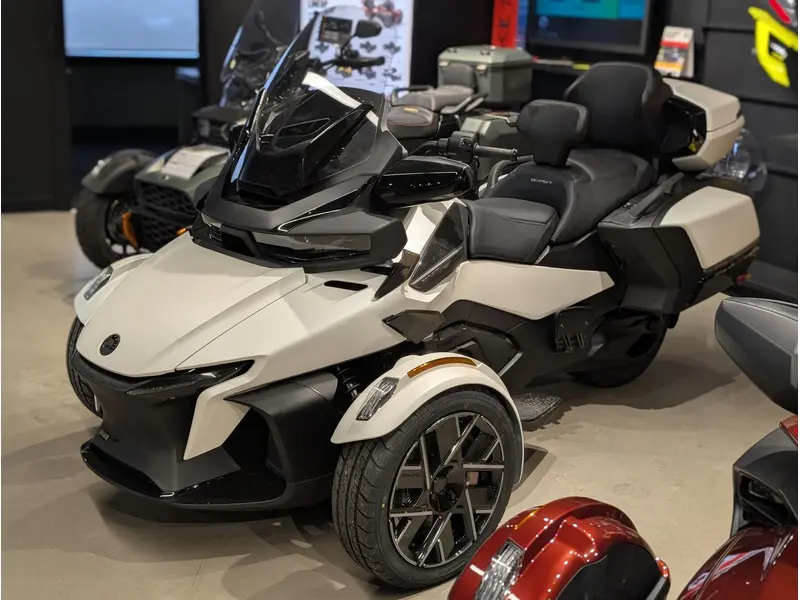 Can-Am Spyder RT Sea-To-Sky - Vegas White Satin 2026