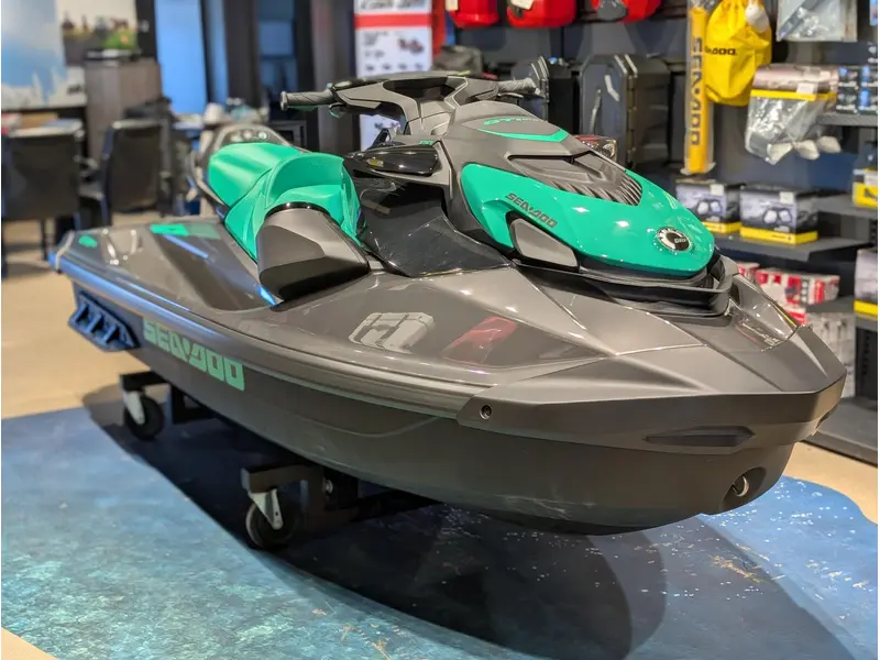 2026 Sea-Doo GTI 170 SE with Sound System - Eclipse Black and Laguna Green