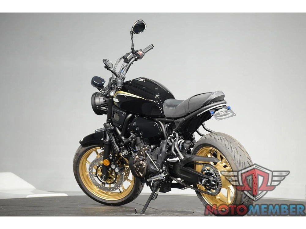 2025 Yamaha Xsr700 alt