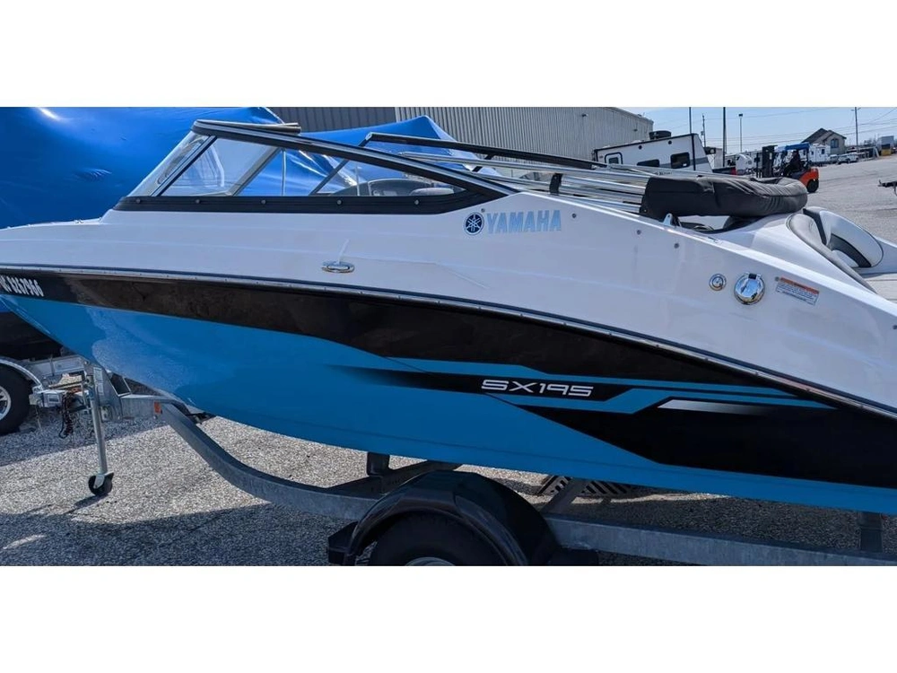 2021 Yamaha Sx195 Only 89 Hours! 250 Horsepower! 50 Mph + Super Clean! ! $56995 Plus Hst & Licensing. Finance For $124 Weekly With No Downpayment! Trades Welcome. alt