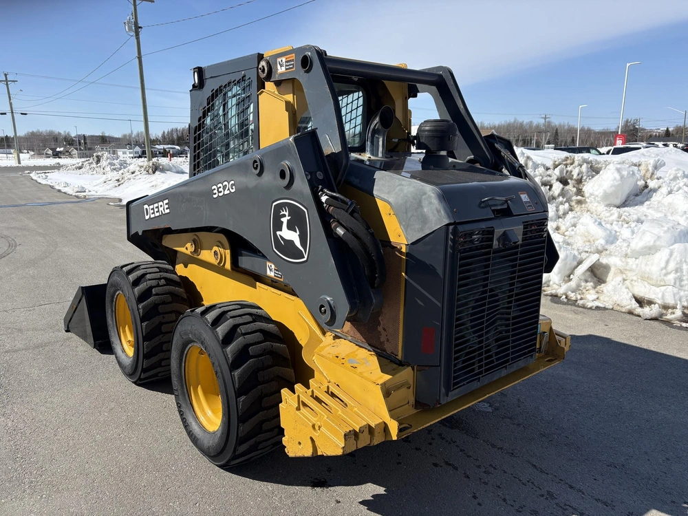 2021 John Deere 332g alt