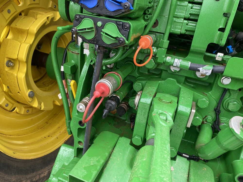 2023 John Deere 7r 210 alt