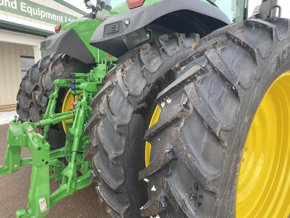 2023 John Deere 7r 210 alt