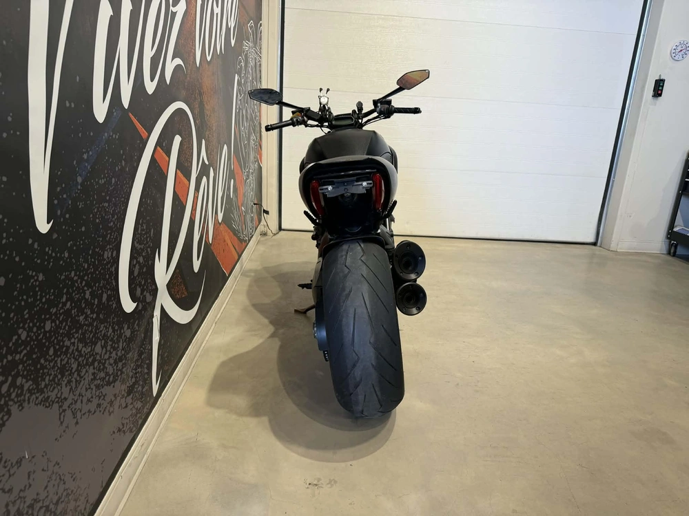 Ducati Diavel 2015 alt
