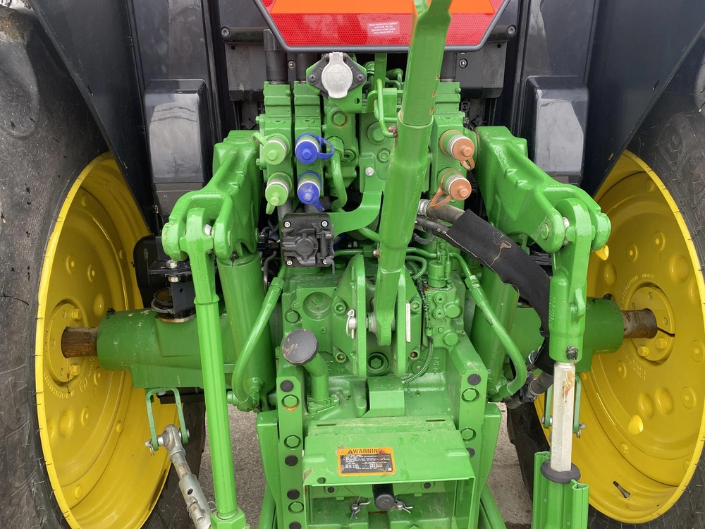 John Deere 6110m 2024 alt