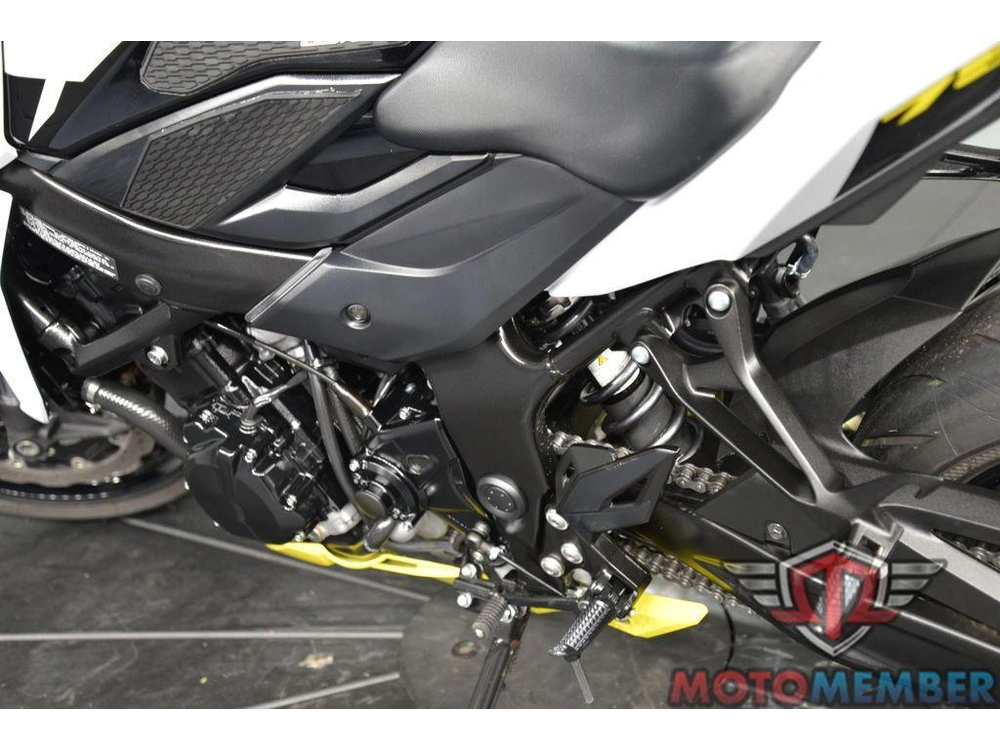 2023 Suzuki Gsx-s750z alt