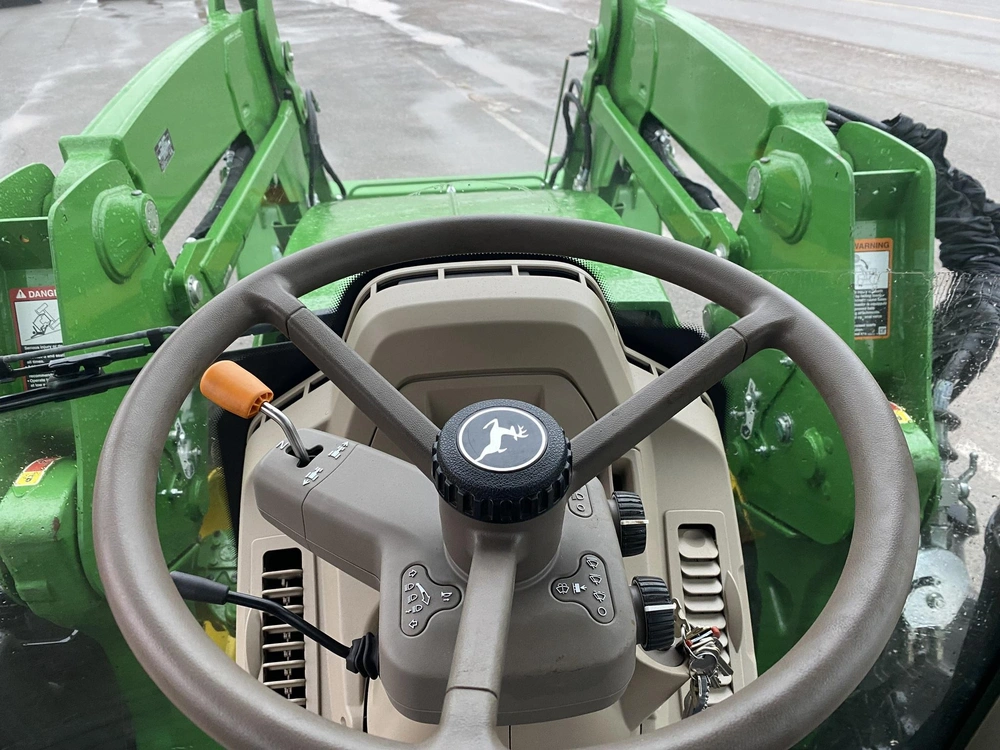 John Deere 6110m 2024 alt