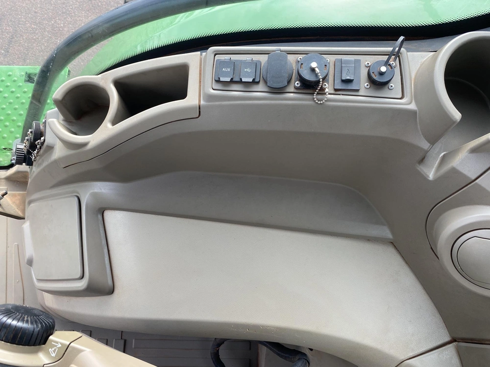 2023 John Deere 7r 210 alt