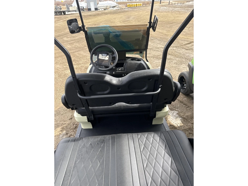 2026 Ftr Model 4 W/black Package, Color Match, Electric alt