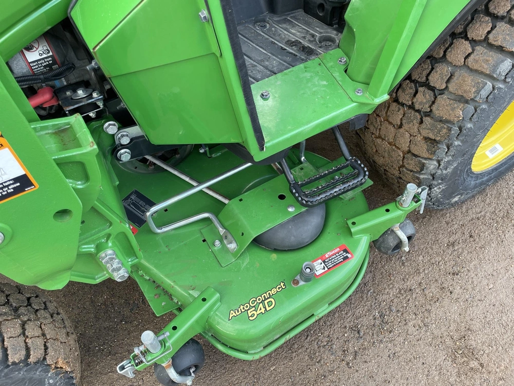 2022 John Deere 2025r alt