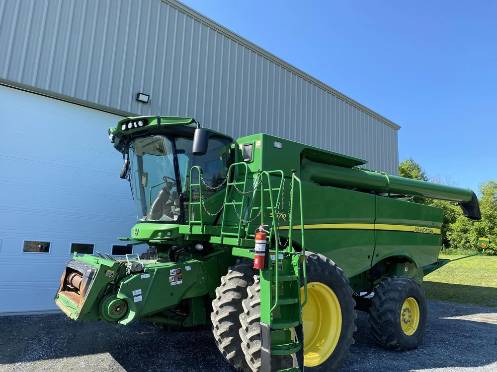 2015 John Deere S670 alt