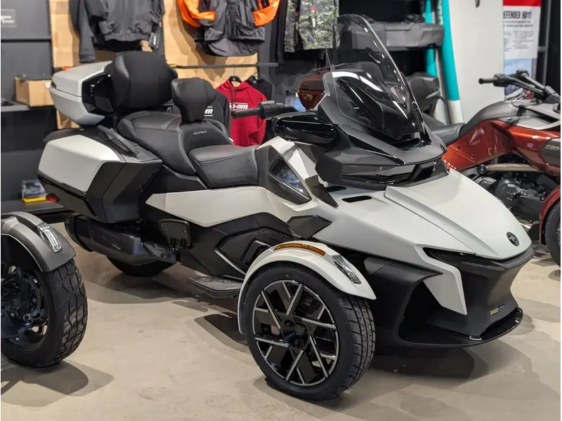 2026 Can-Am Spyder RT Sea-To-Sky - Vegas White Satin