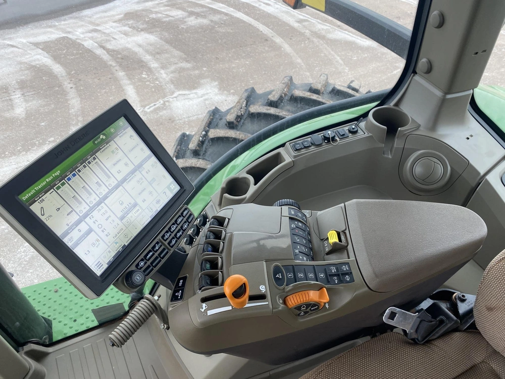 2023 John Deere 7r 210 alt