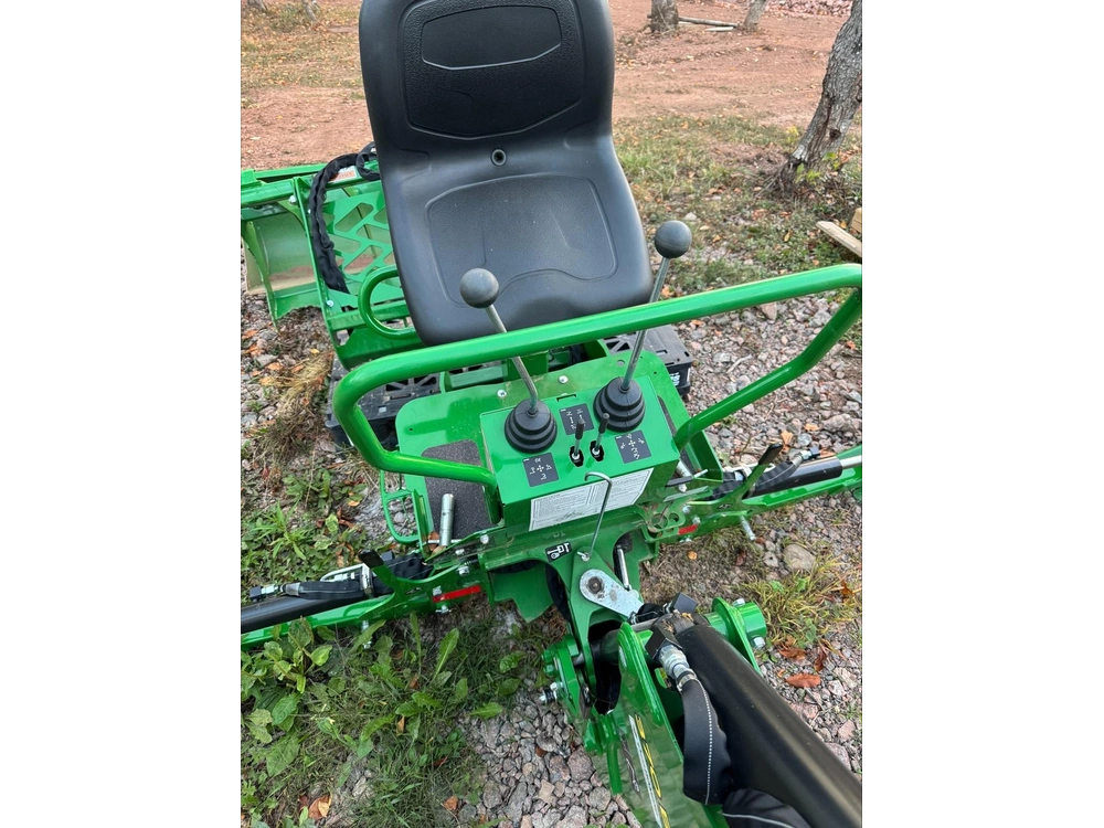John Deere 370b 2023 alt