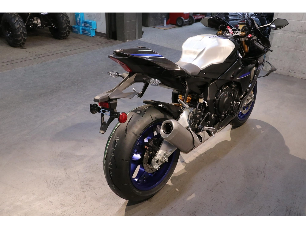 2026 Yamaha Yzf-r1m alt