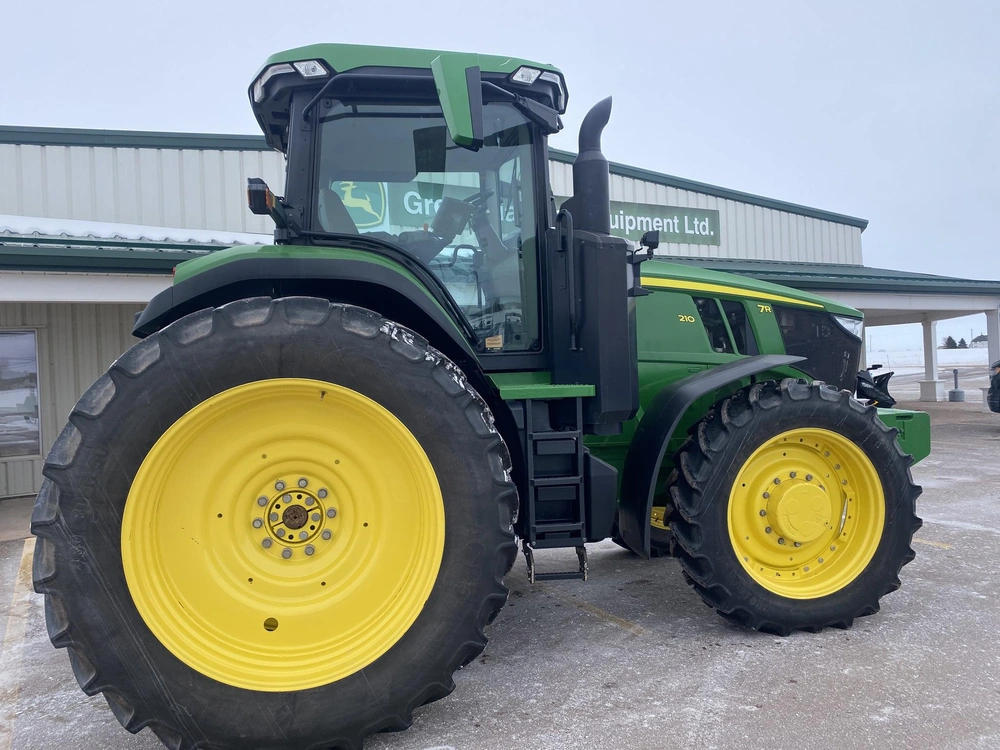 2023 John Deere 7r 210 alt