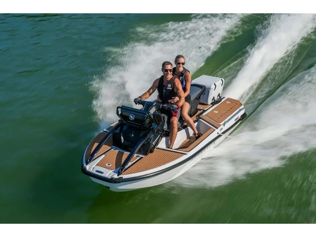 Yamaha CROSSWAVE 2026