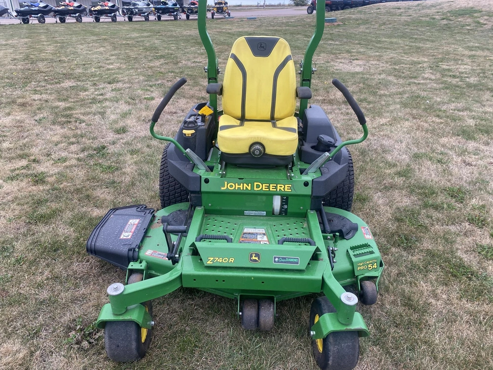 2019 John Deere Z740r alt