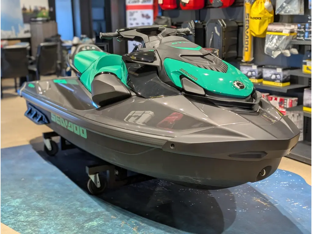 2026 Sea-Doo GTI 170 SE with Sound System - Eclipse Black and Laguna Green 