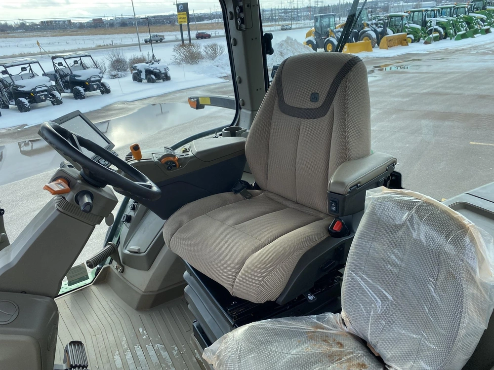 2023 John Deere 7r 210 alt
