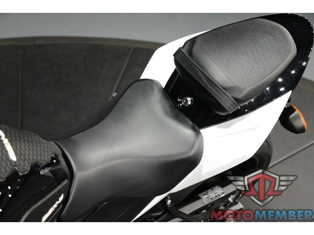 2023 Suzuki Gsx-s750z alt