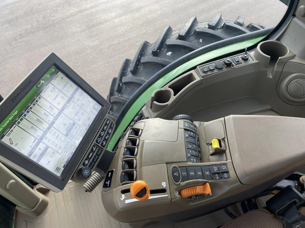 2023 John Deere 7r 210 alt