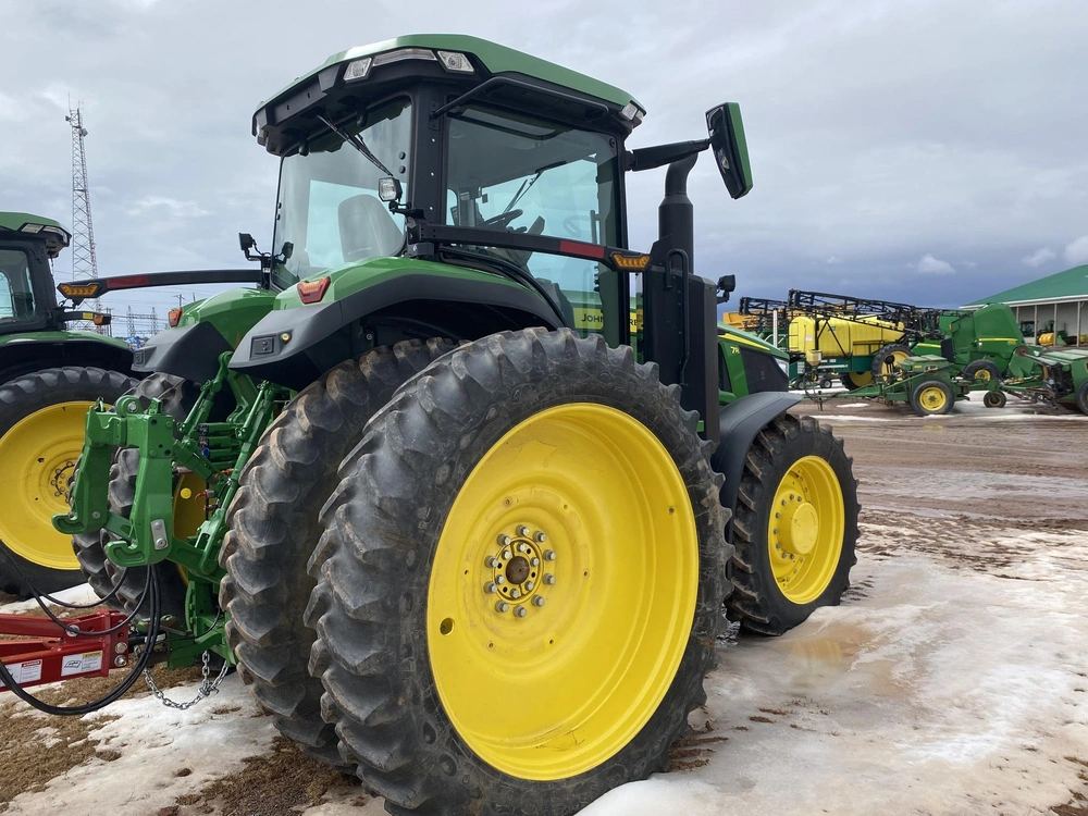 2023 John Deere 7r 210 alt