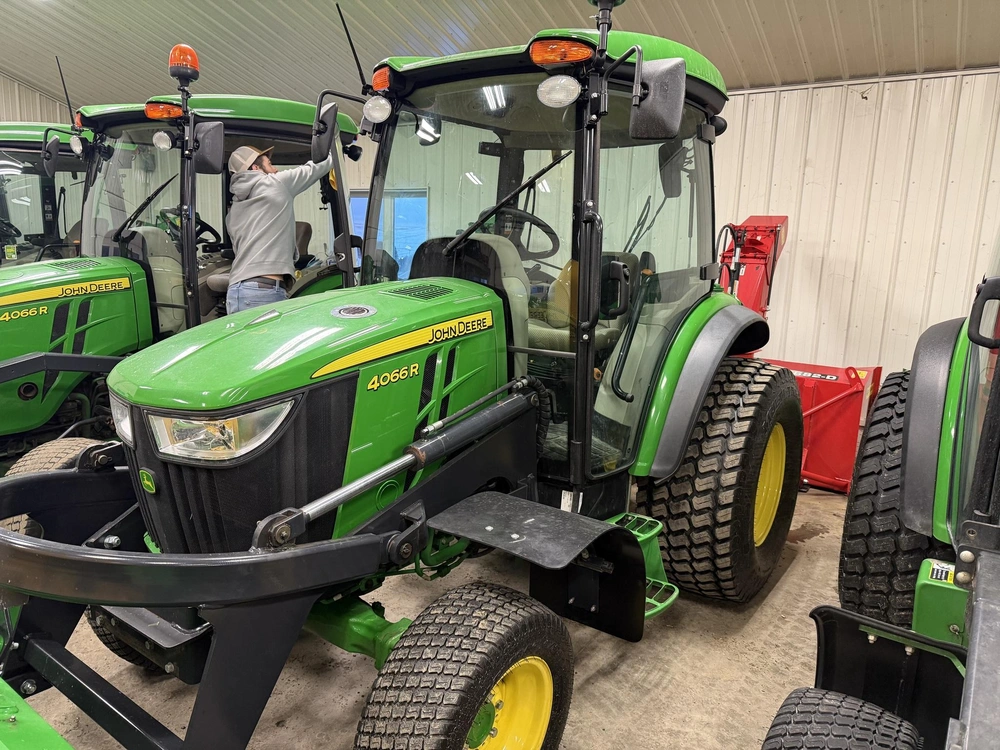 2022 John Deere 4066r alt