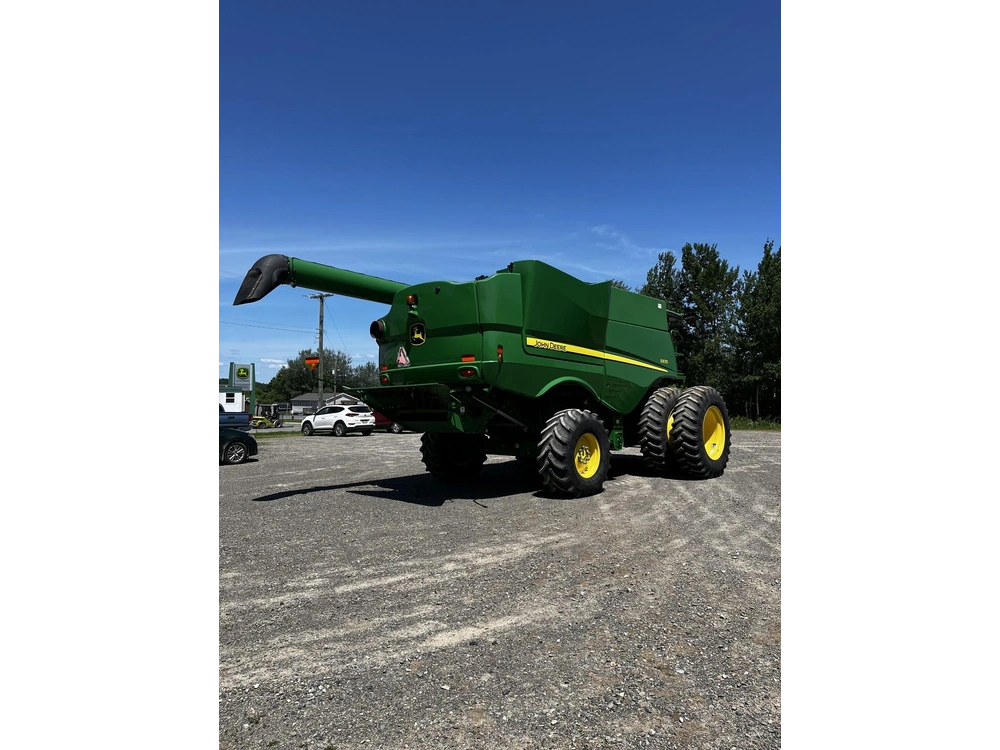 2015 John Deere S670 alt