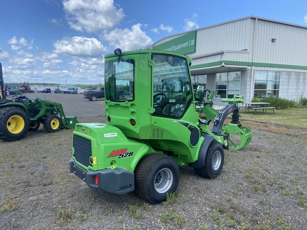 Avant M528 2023 alt