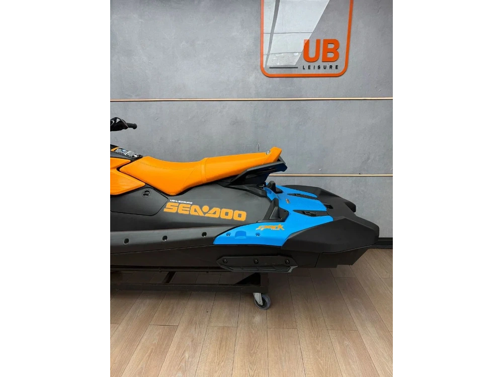 2026 Sea-doo Spark Trixx 3up Ibr "gulfstream Blue / Orange Crush (sound System)" alt