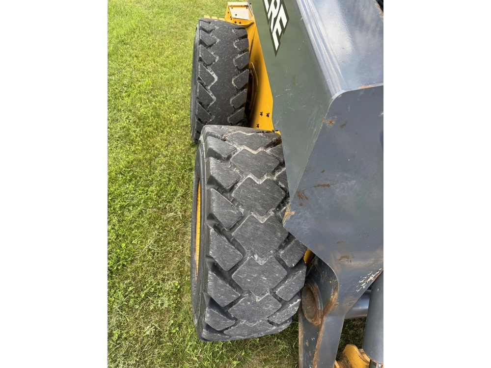 John Deere 332g 2023 alt