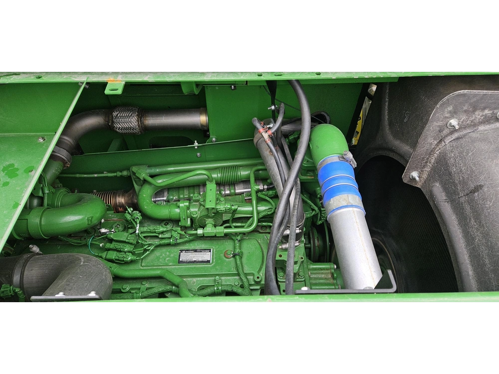 2015 John Deere S670 alt